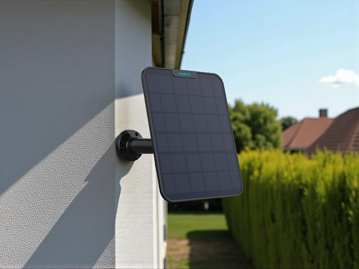 Panel solarny REOLINK 2 Czarny, energia, słońce, ładowanie, panel, Panel solarny REOLINK 2 Czarny na jasnej ścianie, tło ogród, dachy domów, montaż z uchwytem.