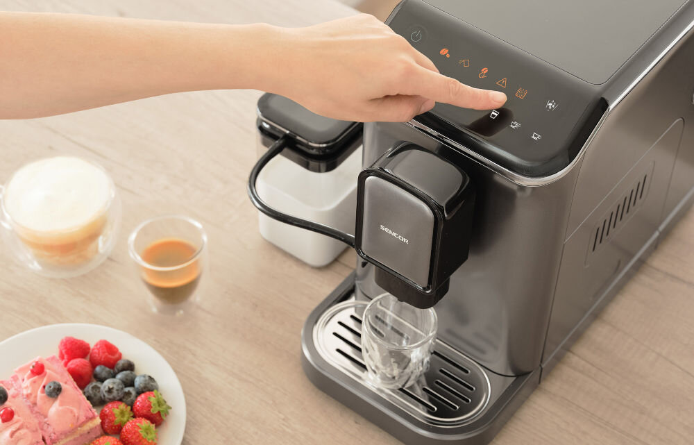 Ekspres SENCOR SES 8000BKelegancja praktyczna technologia dla miłośnika aromatycznech napojów smukła kompaktowa konstrukcja mało miejsca na blacie intuicyjny panel LED przyciski dotykowe łatwa obsługa szybkie przygotowanie ulubione napoje kilka prostych dotknięć oszczędność czasu świeżo parzona kawa 