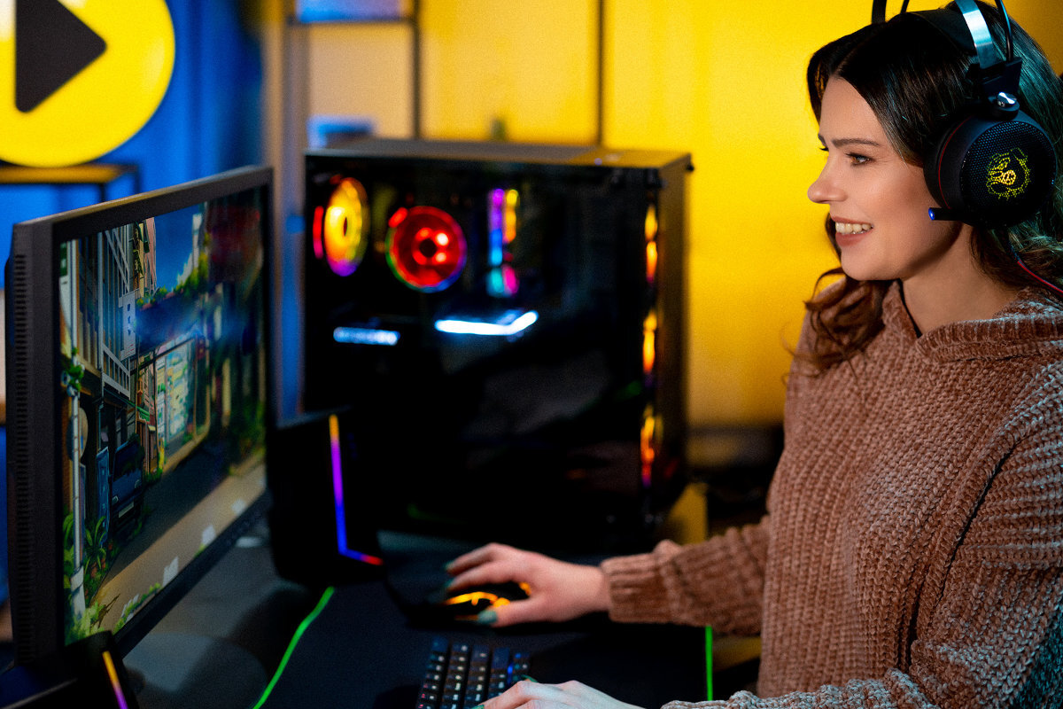 Komputer MAD DOG MD5600X-A12 R5-5600X 16GB RAM 1TB SSD GeForce RTX3060Ti Windows 11 Home wyglad