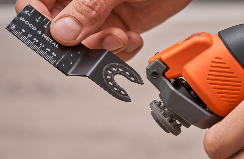 Narzędzie wielofunkcyjne BLACK&DECKER BDCOS18D1K szybdki system wymiany brzeszczotow jedno klikniecie przycisku do szlifowania skrobania ciecia wyciagania gwozdzi
