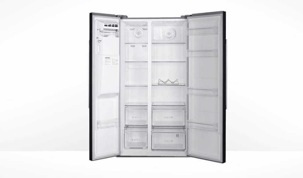 Otwarta lodówka z dystrybutorem
wody i kostkarką
MPM-513-SBS-17M.