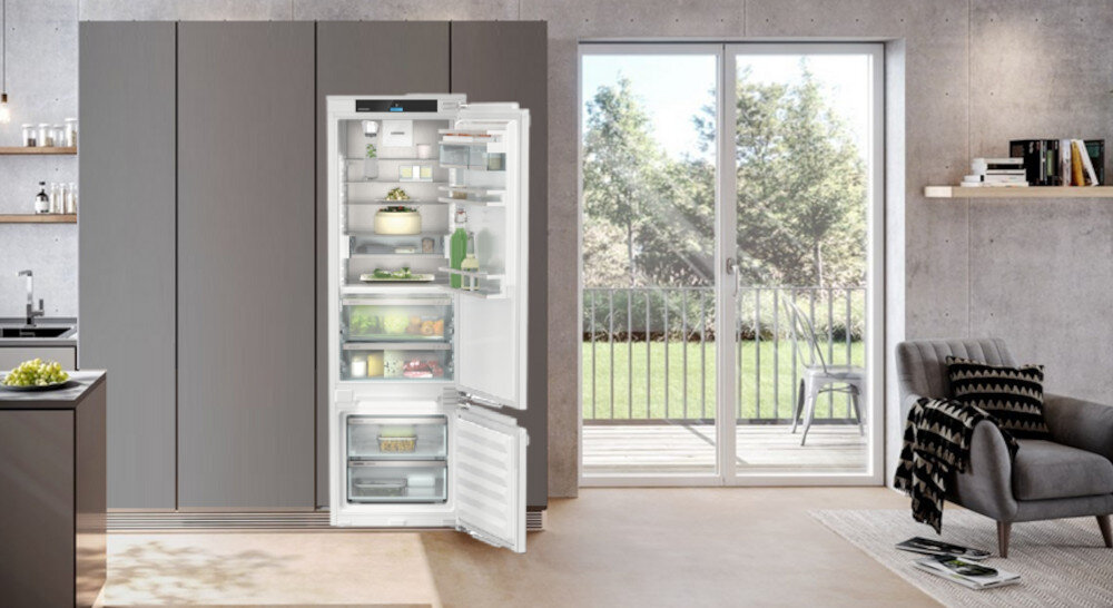 Lodówka LIEBHERR Oświetlenie LED widoczność światło jasne równomierne oświetlenie mięso ryby świeżość Meat & Dairy-Safe komora optymalne warunki funkcja SuperCool wyświetlacz dotykowy funkcje regulacja temperatura ustawienia łatwo szybko przesuwanie szybkie chłodzenie obniżanie temperatury zakupy dokładanie produktów Technologia SmartFrost bez szronu bez lodu rozmrażanie rozprowadzanie powietrza cyrkulacja bez lodu szronu ICBB 5152 system PowerCooling równomierne rozprowadzanie powietrza wentylator cicho wydajnie odpowiednie warunki przechowywania DuoCooling dwa osobne obiegi powietrza bez przenoszenia zapachów