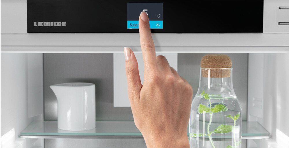 Lodówka LIEBHERR ICBB 5152 funkcja SuperCool szybkie chłodzenie obniżanie temperatury zakupy dokładanie produktów