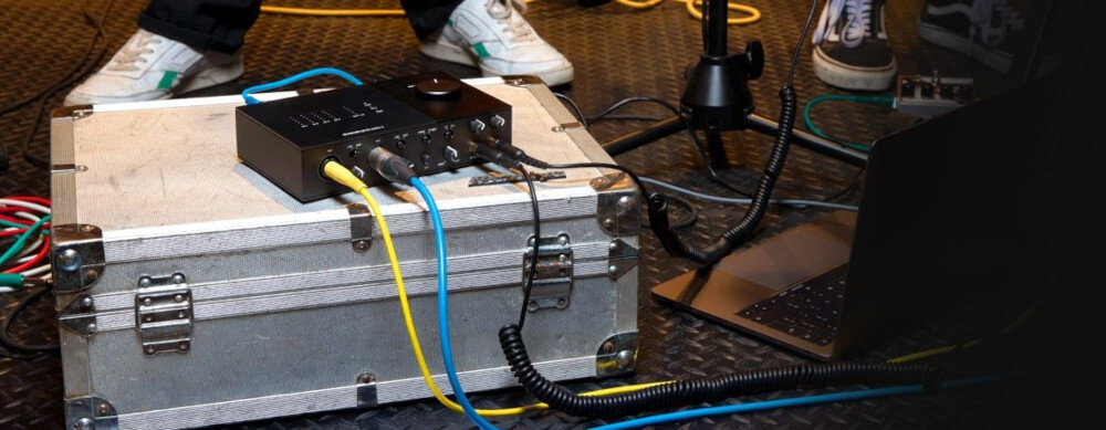 Interfejs NATIVE INSTRUMENTS Komplete Audio 6 MK2 - Wszechstronne połączenia, cztery analogowe wejścia i wyjścia