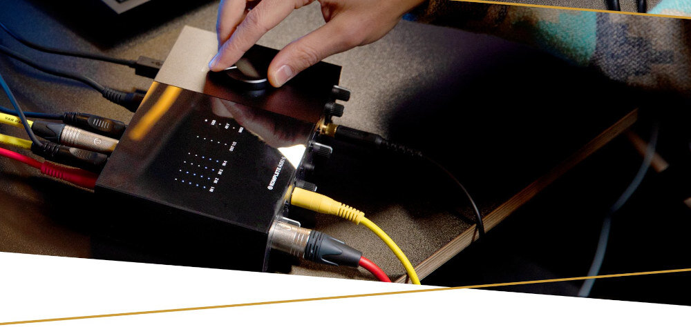 Interfejs NATIVE INSTRUMENTS Komplete Audio 6 MK2 - Kontrola dźwięku, Wskaźniki LED VU