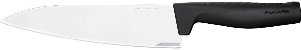 Nóż FISKARS Hard Edge 1051747 białe tło nóż srebrne ostrze czarna rączka LZR-EDGE nanoszenie metalowo-karbamidowych cząsteczek wyjątkowa ostrość czterokrotnie dłuzej w testach CATRA twardość ostrza wynosi 52 HRC optymalna wydajność cięcia FISKARS Roll-Sharp stalowa ostrzałka pod kątem 30° ± 4°