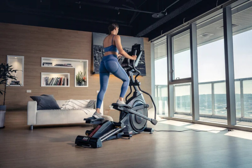 Orbitrek magnetyczny SOLE by HAMMER E25 modul Bluetooth aplikacja treningowa KINOMAP aplikacja HAMMER WORKOUTS trening od 10 do 50 minut App Store Google Play