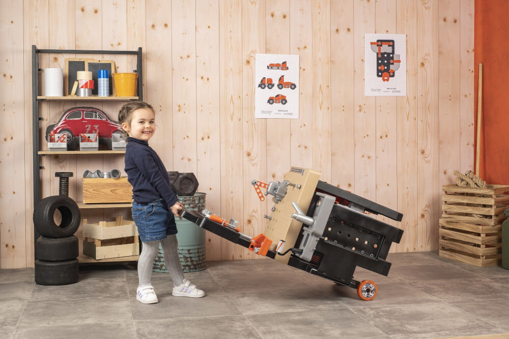 Zabawka warsztat SMOBY Black&Decker 7600360726WEB łatwe przechowywanie składane boczne części wyposażony w kółka wszystkie elementy zestawu wykonane z plastiku pozbawione ostrych krawędzi całkowicie bezpieczne dla dziecka stworzony z dbałością o detale i wysoką jakość solidne wykonanie