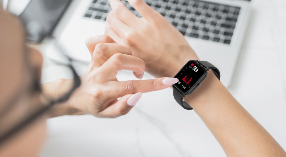 Smartwatch FOREVER ForeVigo 3 SW-320 ekran bateria czujniki zdrowie sport pasek ładowanie pojemność rozdzielczość łączność sterowanie krew puls rozmowy smartfon aplikacja