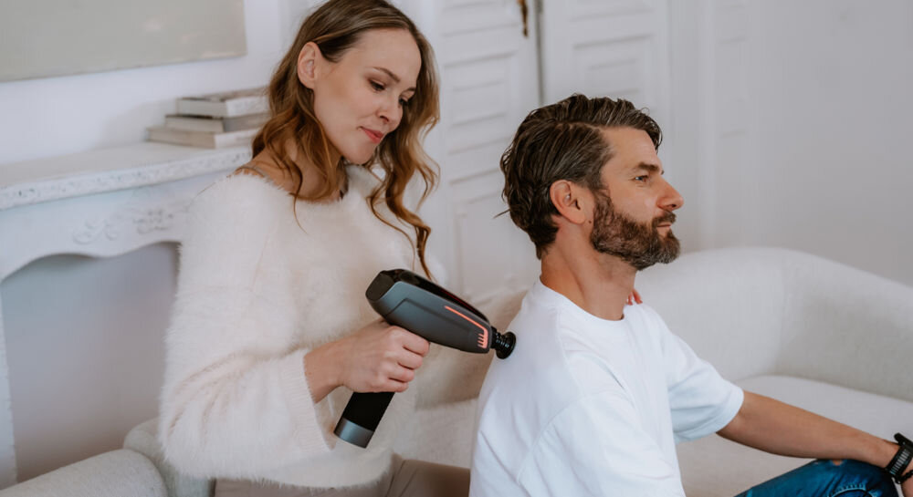 Masażer ręczny Gun MEDIVON Gun Nexus cicha praca na poziomie 40 dB relaks w kazdej sytuacji bezprzewodowa konstrukcja bateria pojemnośc 2000 mAh działanie do 150 minut czas ładowania około 240 minut w domu w podróży ergonomiczna konstrukcja intuicyjna obsługa cisza wygoda regeneracja