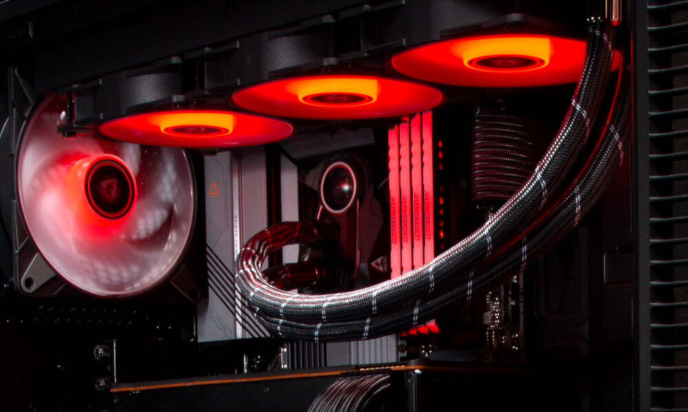 Komputer MAD DOG MD13700KF-I10R32 i7-13700KF 32GB 2TB SSD Radeon RX7800XT chłodzenie wodne chłodnica wentylatory pompa diody ARGB