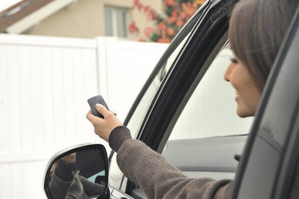 Napęd do zdalnego sterowania bramą SOMFY Slidy Moove 600 + Connectivity Kit 1246286 mobilność