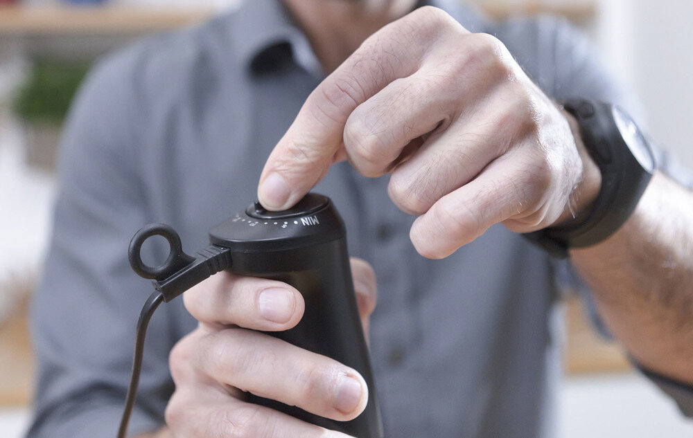 Blender BLACK&DECKER BXHBA1200E moc wysoka moc mocne ostrza stal nierdzewna 20 poziomów prędkości potrzeby rozdrabnianie