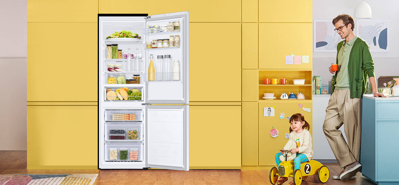 Swobodnie rozmieszczaj półki w lodówce RB34C671EWW