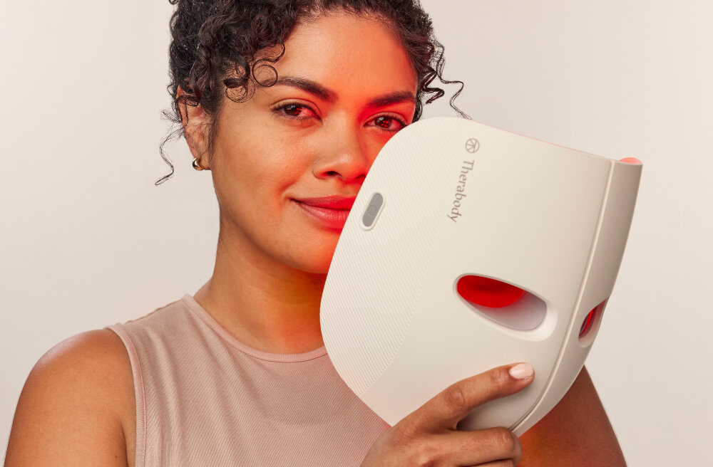 Maska do twarzy THERABODY Theraface mask swoatlo czerwone stymulacja