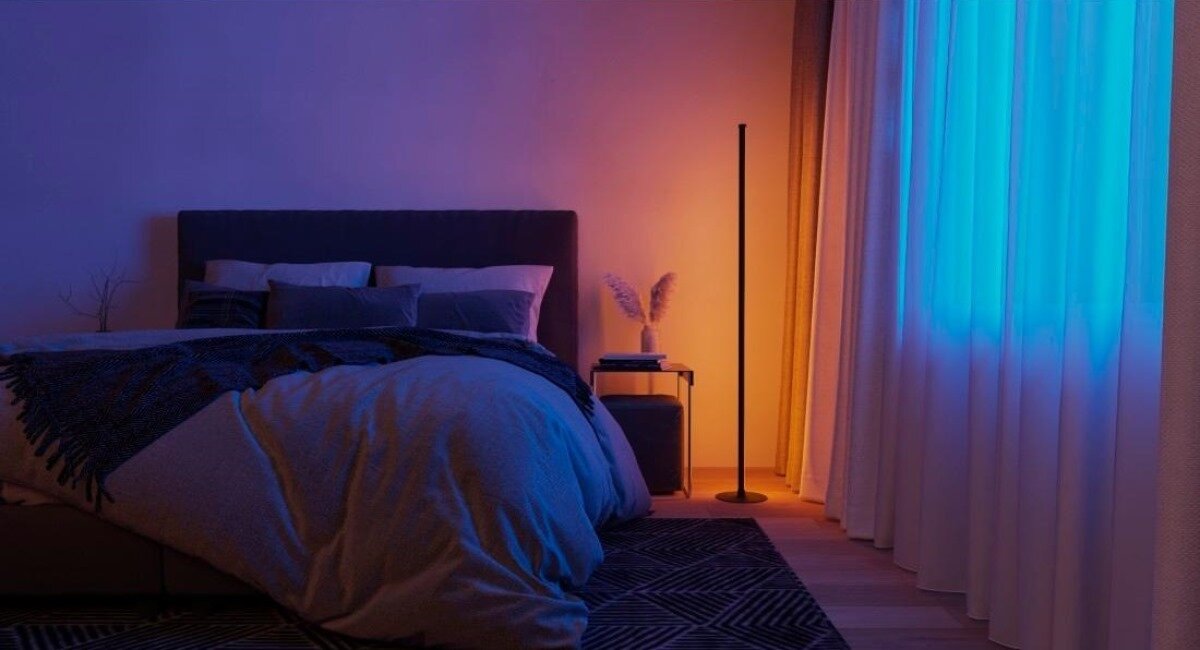 Lampa podłogowa LED WiFi Hama regulacja barwy światła indywidualne ustawienie odcieni i efektów świetlnych