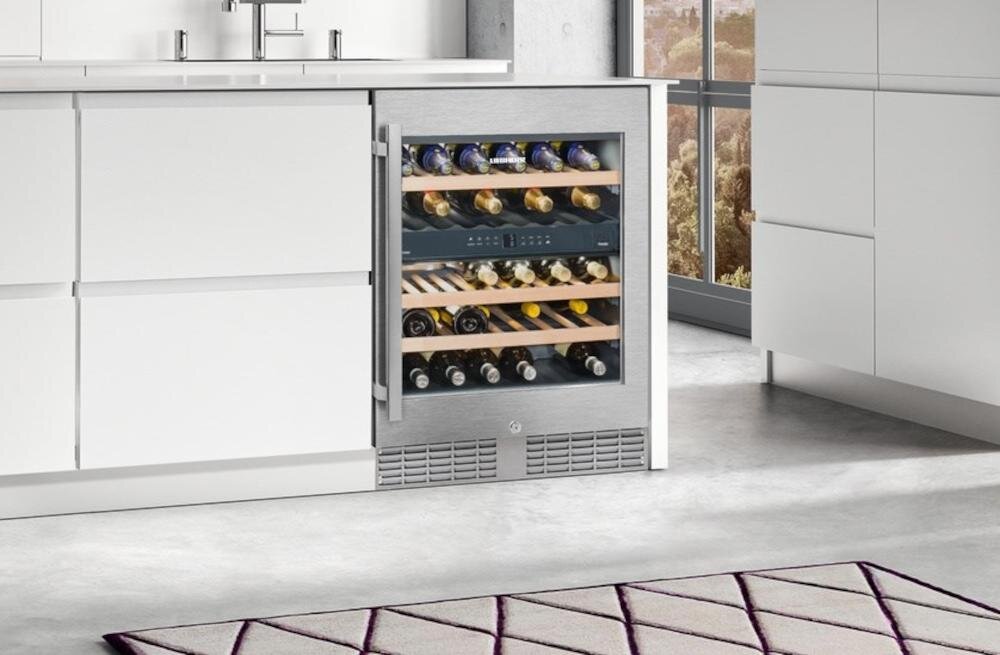 LIEBHERR UWTES 1672 chłodziarka wino wykonanie funkcjonalność system elektroniczny temperatura wnętrze leżakowanie wyświetlacz zabezpieczenie dzieci kontrola wilgotność alarm drzwi