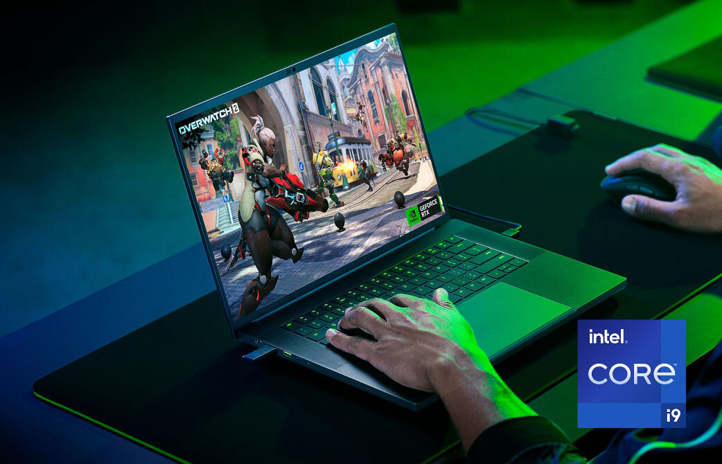 Laptop RAZER Blade 16 240Hz i9-13950HX 32GB RAM 1TB SSD GeForce RTX4070 Windows 11 Home NVIDIA GeForce RTX 4070