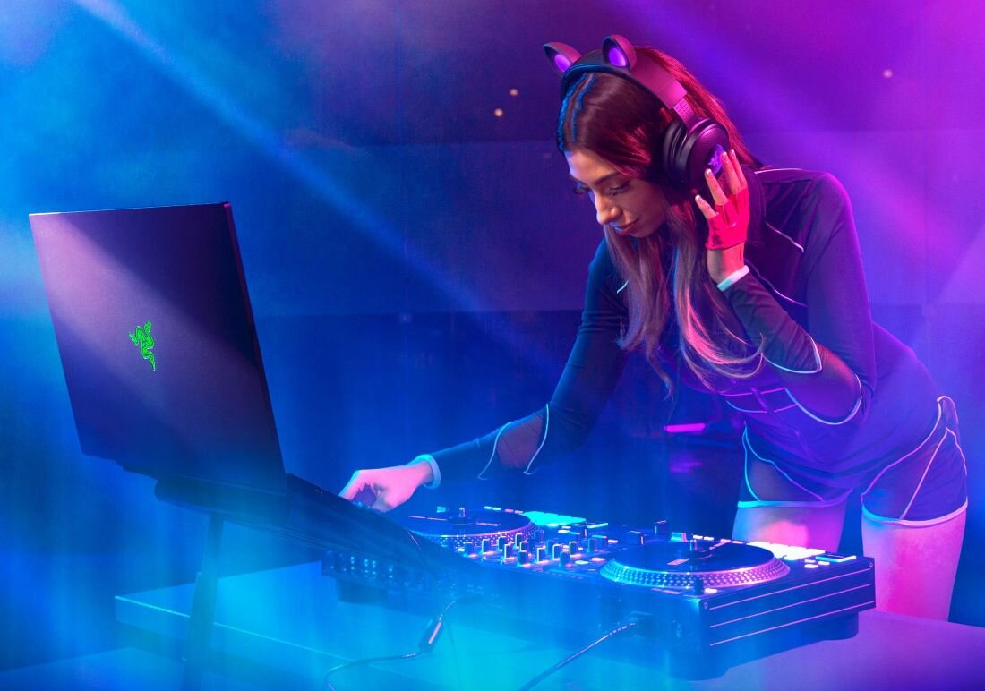 Laptop RAZER Blade 16 S9-NT - THX Spatial Audio