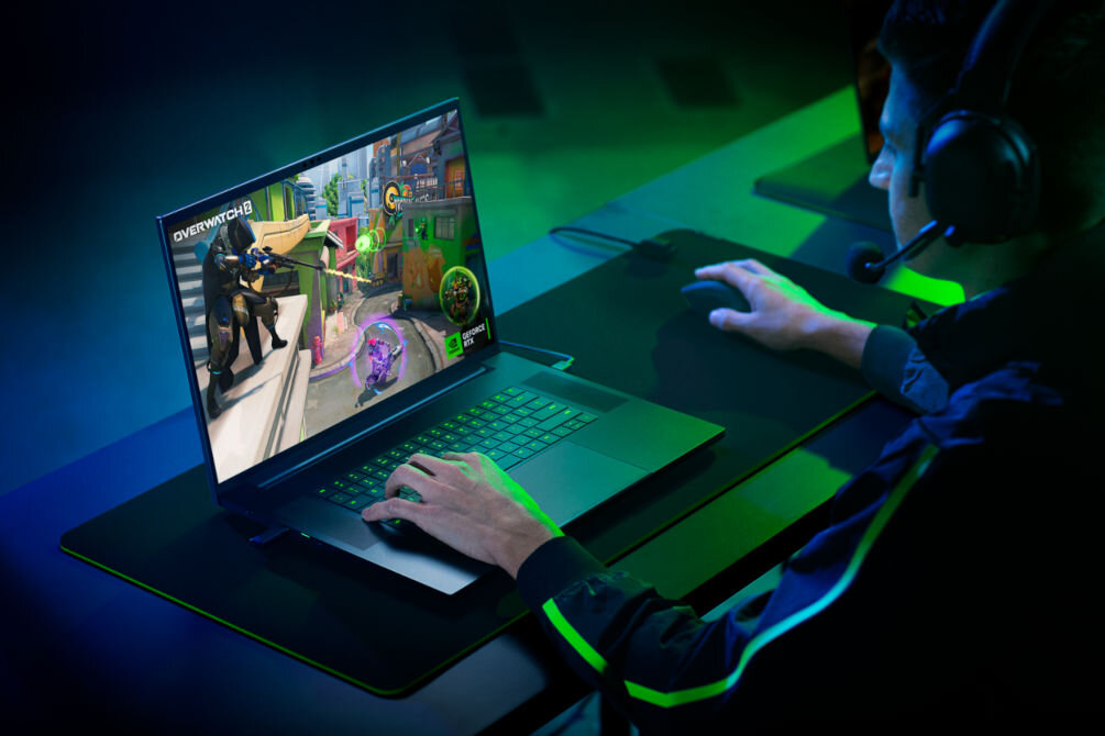 Laptop RAZER Blade 18 K9-NT 18 IPS 240Hz i9-13950HX 32GB RAM 2TB SSD GeForce RTX4090 Windows 11 Home wyświetlacz o rozdzielczości 2560 x 1600 px odświeżanie 240 Hz
