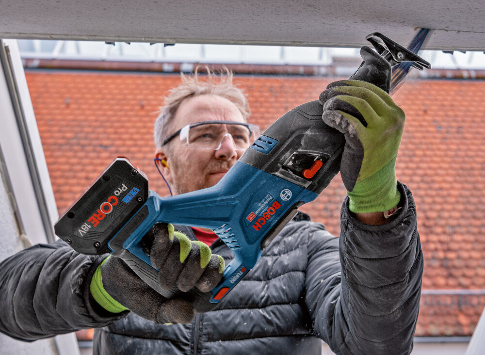 Piła szablasta BOSCH Professional GSA 185-Li 06016C0021 do ciecia drewna tworzyw sztucznych plyt kartonowo-gipsowych struktur metalowych do 150 mm ciecie w drewnie na glebokosc 230 mm wszechstronne zastosowanie