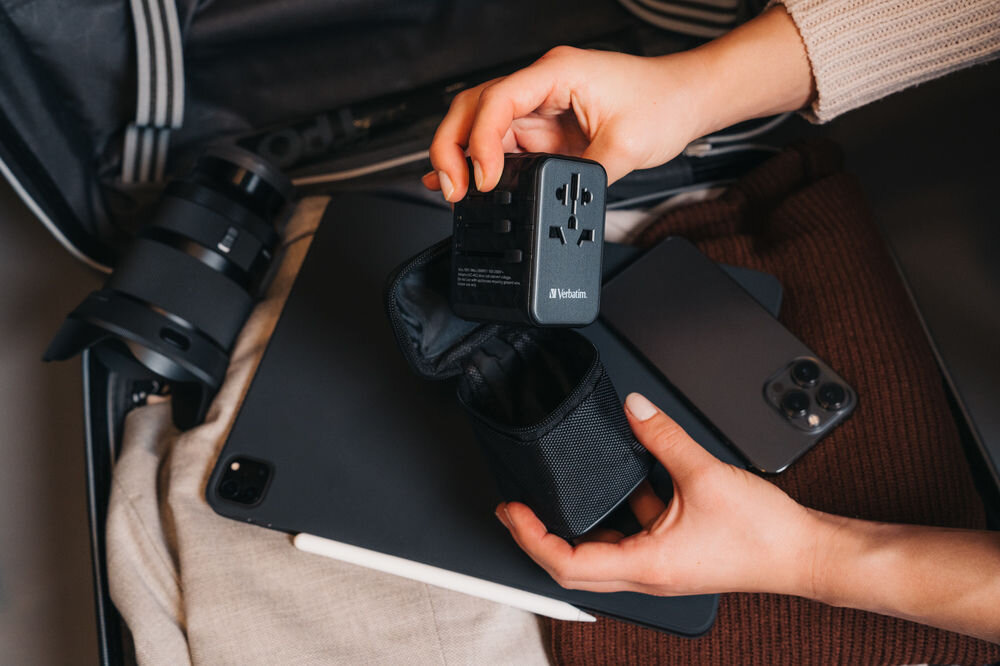 Adapter podróżny VERBATIM UTA-05 2 x USB (Globalny) 180 krajów