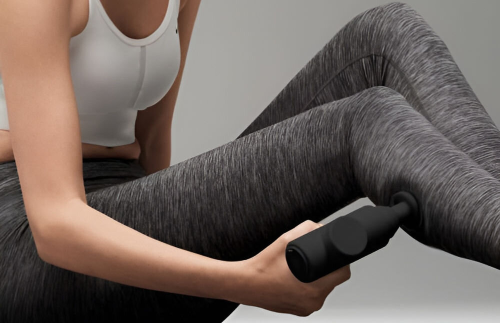 Masażer ręczny Gun HYPERICE Hypervolt Go 2 Czarny efektywność komfort mobilność wszechstronność praktyczna technologia codziennej regeneracji mięśni redukcji stresu napięcia przygotowanie do wysiłku fizycznego szybkie skuteczne rozluźnienie mięśni poprawa ogólnego samopoczucia i wydajności 