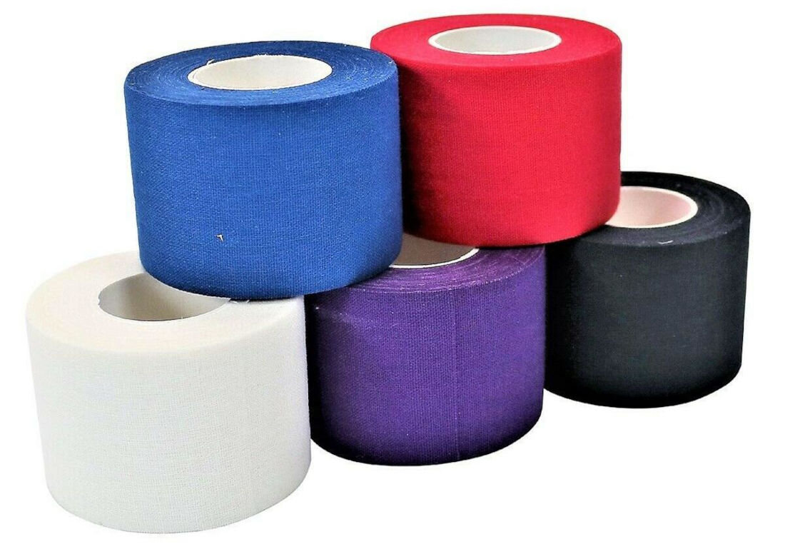 Taśma kinezjologiczna DUNLOP Tape 7.3 m x 38 mm Niebieski białe tło prezentacja wygląd prezentacja