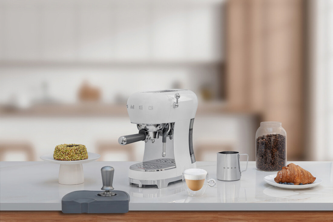 Ekspres SMEG ECF02WHEU wygląd design prezentacja wizualizacja Domowa strefa espresso