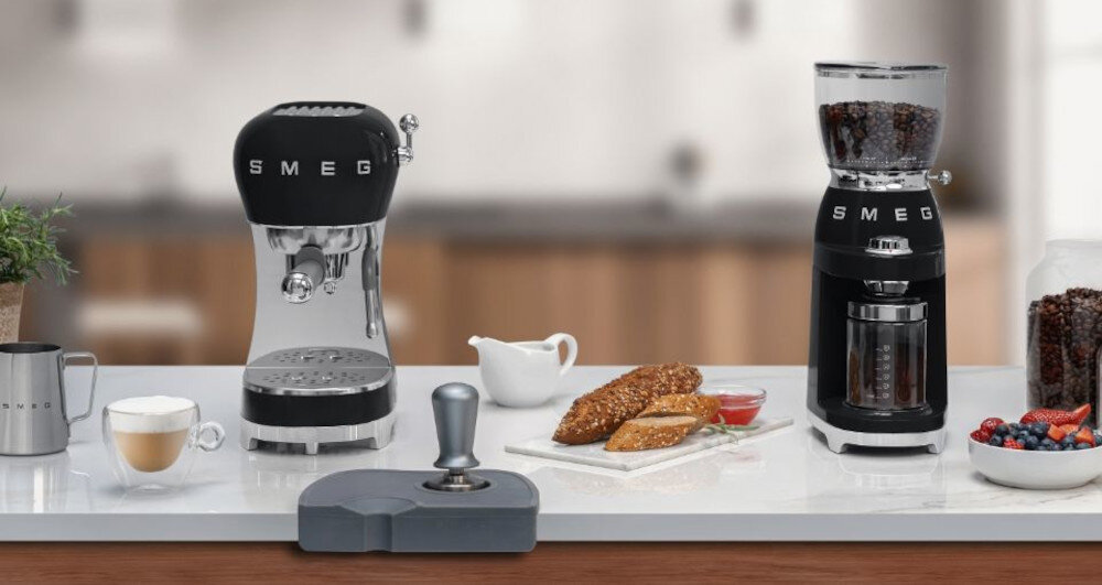 Ekspres SMEG ECF02WHEU Skuteczna ekstrakcja smaku Ciśnienie pompy aromat kawa intensywność i wyrazistość