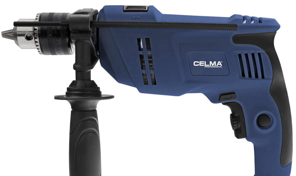Wiertarka udarowa CELMA PROFESSIONAL PRCk 13GEO wiertarka widoczna z boku klasie ochronności II eliminuje konieczność stosowania przewodu uziemiającego pracować w miejscach o ograniczonym dostępie do instalacji elektrycznej