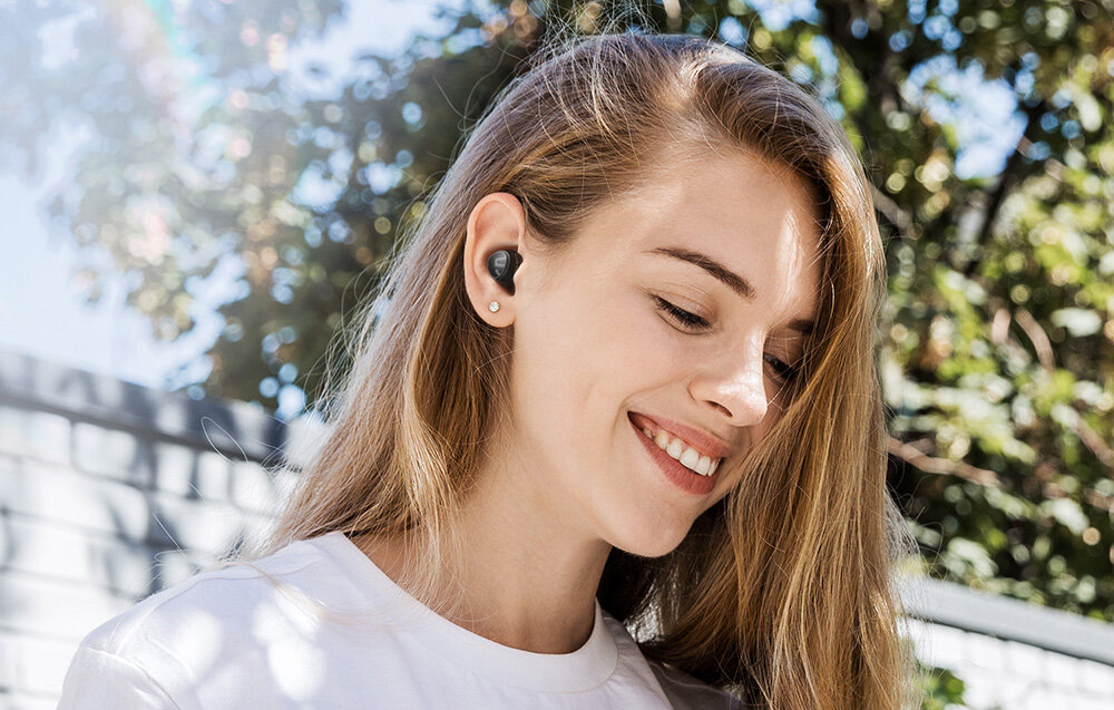 Słuchawki dokanałowe SOUNDPEATS Mini HS design komfort lekkość dźwięk jakość wrażenia słuchowe ergonomia lekkość sport aktywność podróże czas pracy działanie akumulator