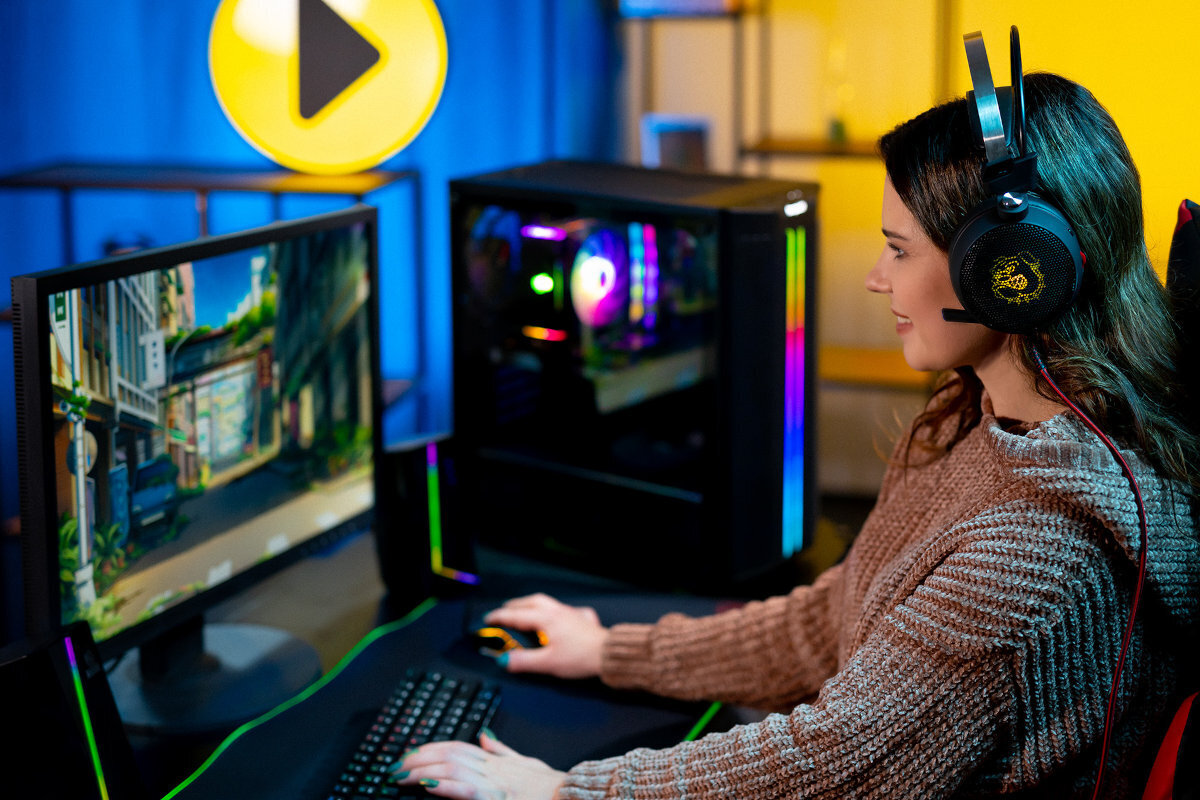 Komputer MAD DOG BQ500FX-I07WR i7-12700F 32GB RAM 2TB SSD GeForce RTX4070 Windows 11 Home przeznaczenie cechy zalety opis testy