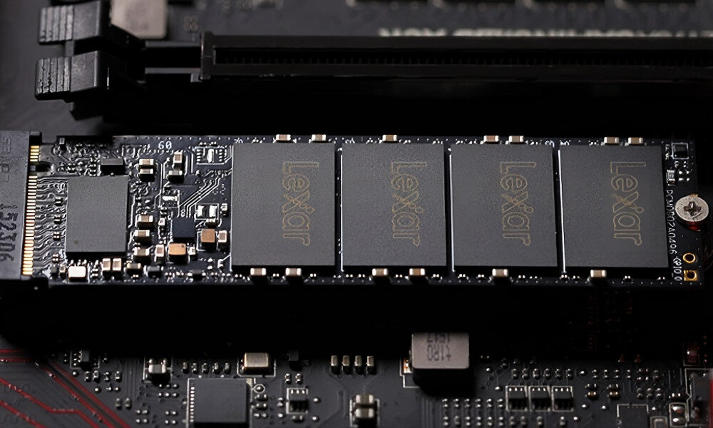 Komputer MAD DOG BQ500-A08WB32 R7-5700X 32GB RAM 1TB SSD Radeon RX6800 Windows 11 Home dysk SSD pojemność odczyt zapis prędkość dane przechowywanie