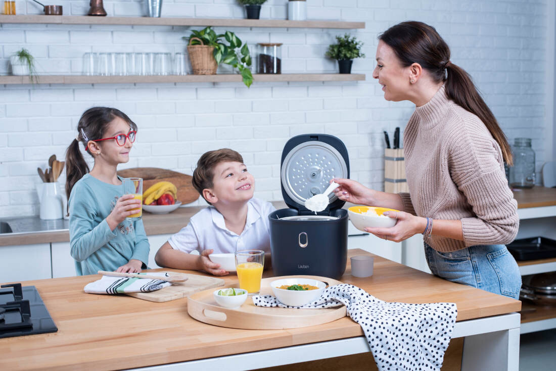 Ryżowar LAUBEN 3000WT komfort użytkowania technologia Cool Touch zabezpieczenie przed wykipieniem funkcja opóźnionego startu