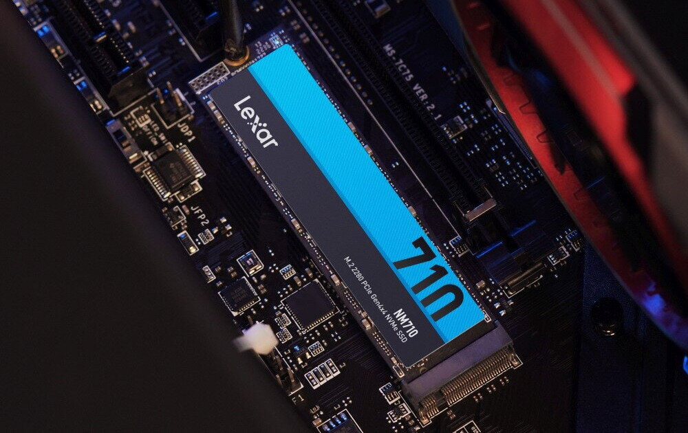 Komputer MAD DOG PBM GUNGNIR110R-A11WR R7-7700 32GB RAM 2TB SSD GeForce RTX4070 Windows 11 Home dysk SSD pojemność prędkość odczyt zapis interfejs