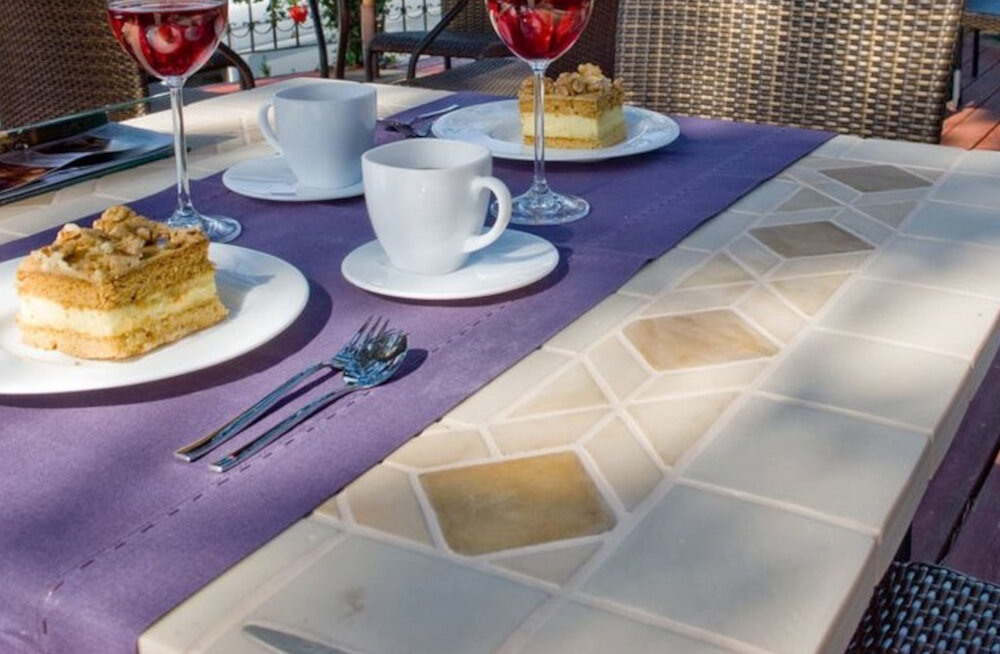 Stół ogrodowy PATIO Roma 65859 zdjęcie lifestyle Wygodne miejsce do spotkań kwadratowy Wysokość 72 cm 