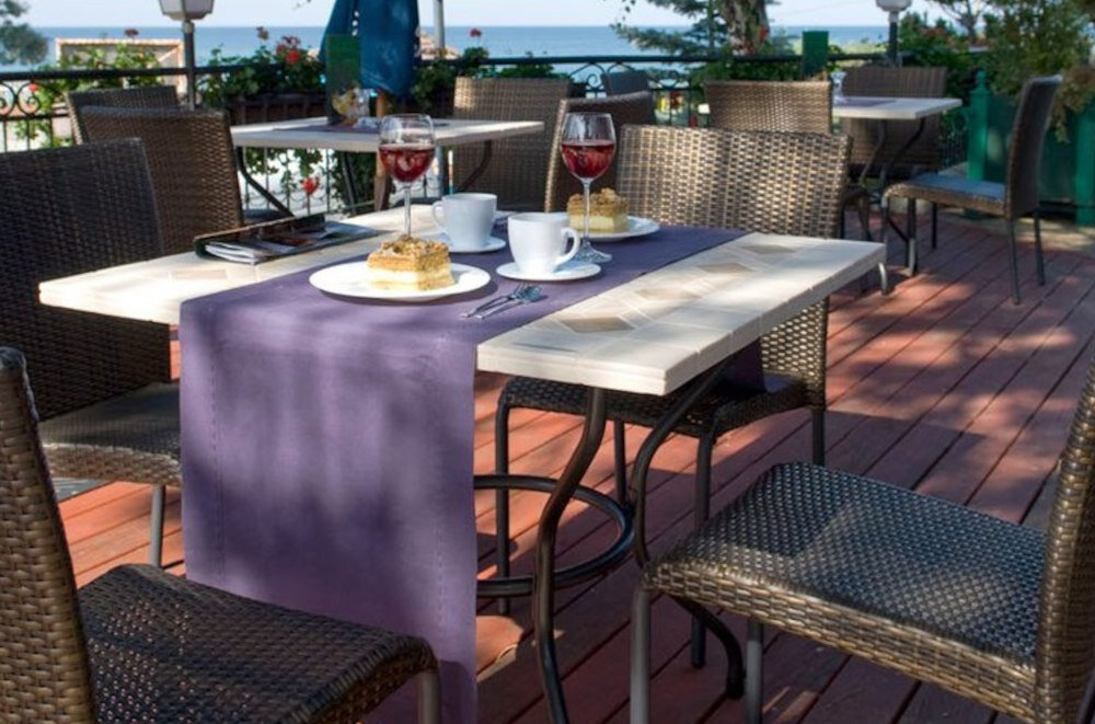 Stół ogrodowy PATIO Roma 65859 zdjęcie lifestyle Blat w stylu marmuru Ręcznie malowany blat w kolorze starego marmuru wzornictwo