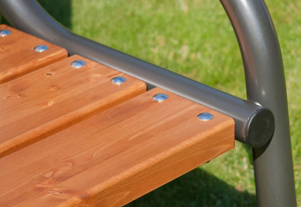 Krzesło ogrodowe PATIO Park Lux Brązowo-szary Trwałe materiały Śruby ocynkowane deski sosnowe LUX szerokość 135 mm obciążenie waga