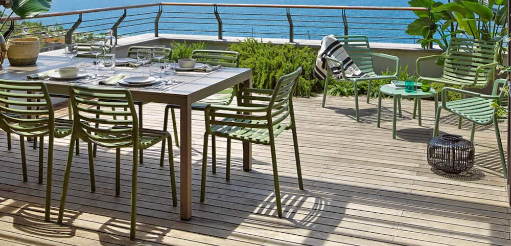 Krzesło ogrodowe NARDI Doga 228340 prezentacja styl wyglad design sztaplowana konstrukcja antypoślizgowe nóżki ochrona konserwacja