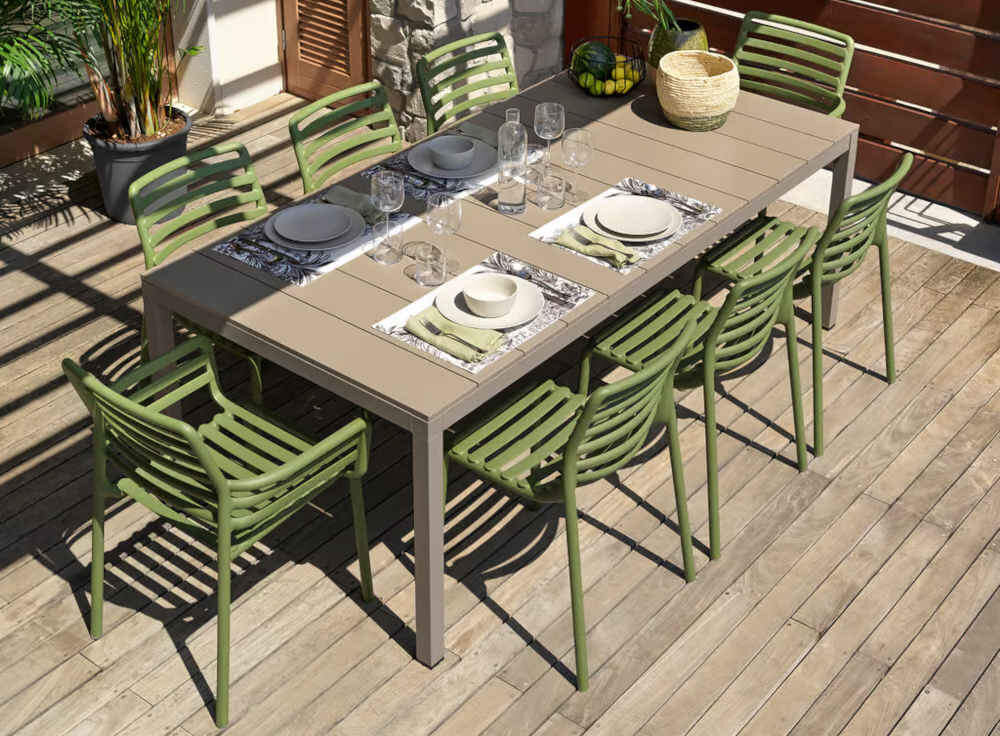 Krzesło ogrodowe NARDI Doga 228341 prezentacja styl wyglad design sztaplowana konstrukcja antypoślizgowe nóżki ochrona konserwacja