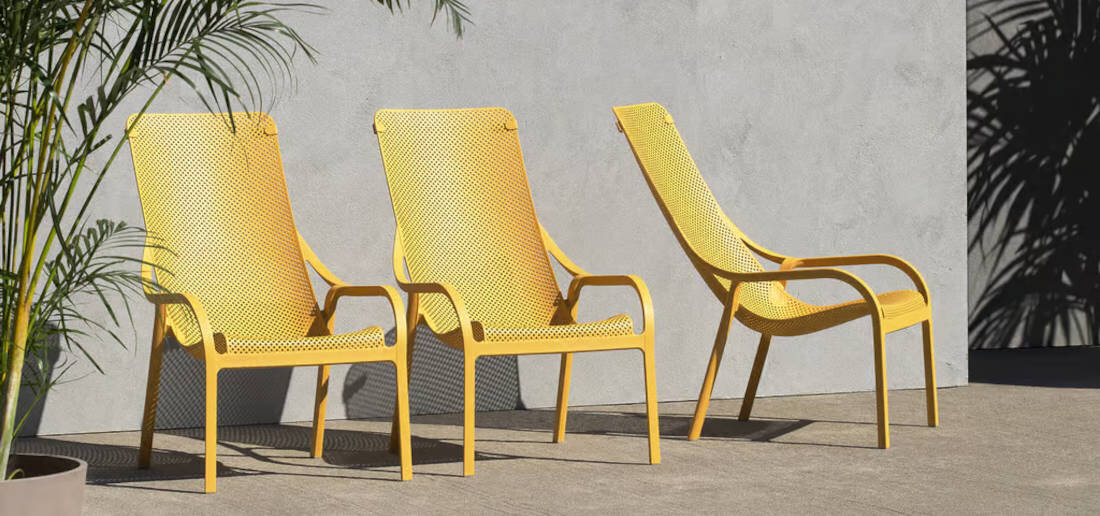 Fotel NARDI Net Lounge Tortora komfort design wysokie opracie odcien kolor kolorystyka siedzisko oparcie ażurowe podłokietniki