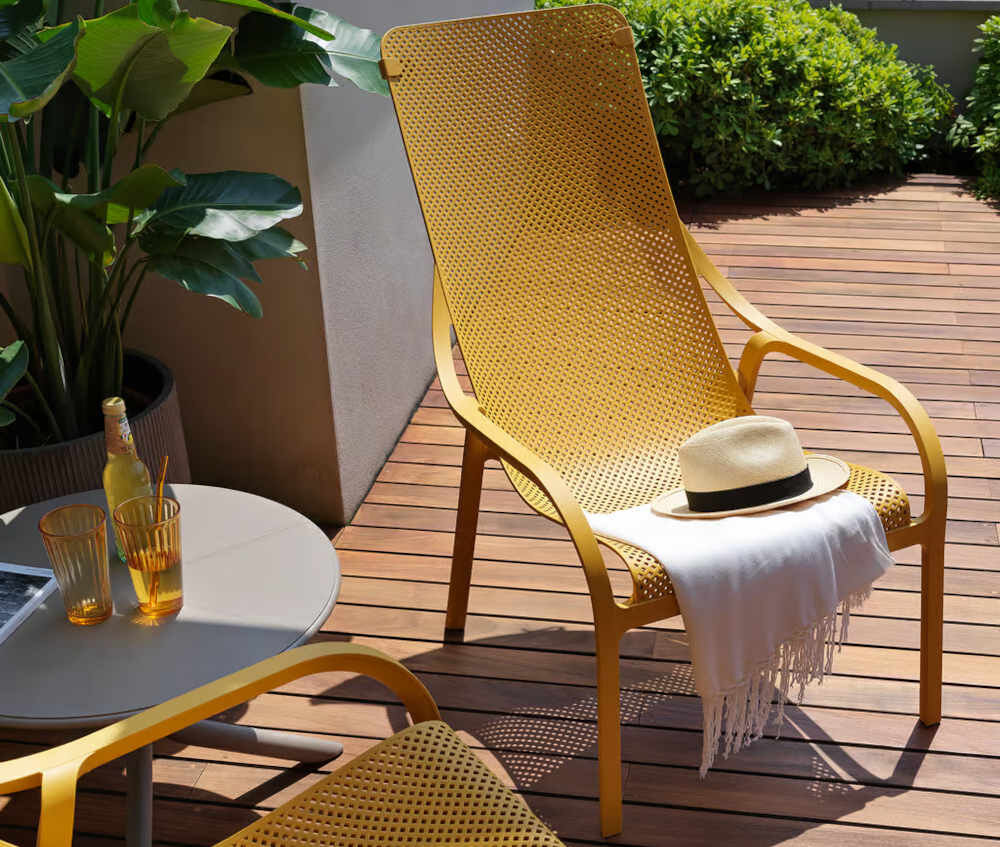 Fotel NARDI Net Lounge Tortora polipropylen wykonanie  wzmocnienie włókno szklane wytrzymaly trwały odporny obciążenie max 120 kg