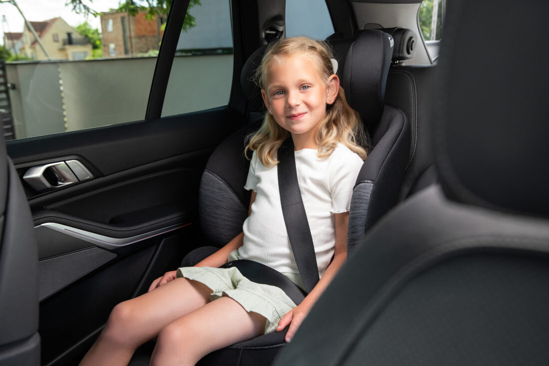 Fotelik samochodowy LIONELO Lars I-Size (15-36 kg) Czarno-turkusowy testy zderzeniowe czołowe tylne boczne wzrost zakres