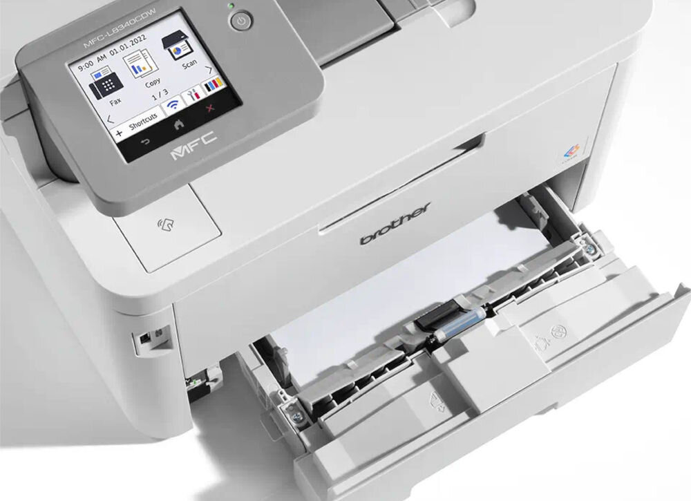 Urządzenie wielofunkcyjne BROTHER MFC-L8340CDW Druk w kolorze, Automatyczny druk dwustronny, Wi-Fi zbliżenie na urządzenie od góry z otwartą kasetą rozdzielczość druku wyraźny tekst wydruki korespondencja biurowa