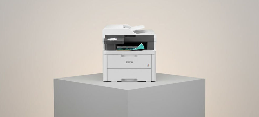 Urządzenie wielofunkcyjne BROTHER MFC-L3740CDW Druk w kolorze, Automatyczny druk dwustronny, Wi-Fi prezentacja urządzenia na podeście na jasnym tle elastyczność w połączeniu port Gibabit Ethernet łączność bezprzewodowa Wi-Fi pasma 2,4 5 GHz port USB
