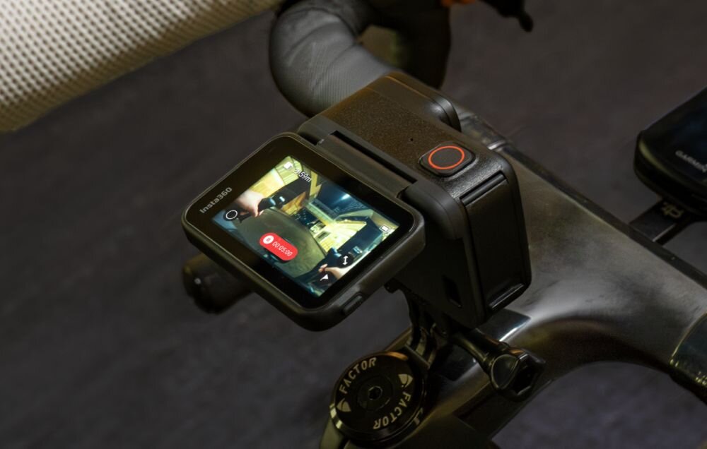 Kamera sportowa INSTA360 Ace Pro sport montaż nagrywanie stabilizacja montaż edycja filtry ostrość śledzenie tryby bateria akumulator zasilanie ładowanie rozdzielczość filmy obudowa odporność wielkość łączność sterowanie