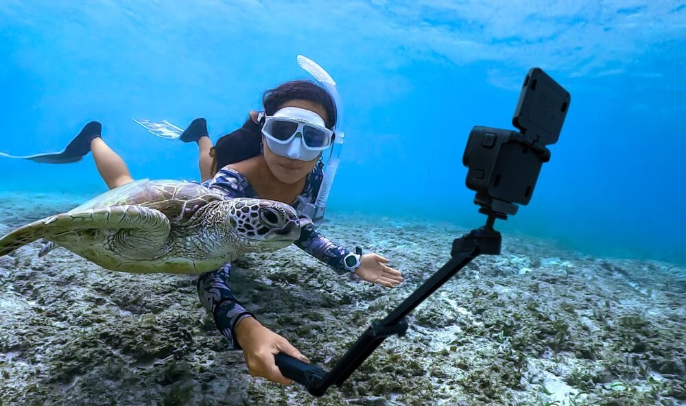 Kamera sportowa INSTA360 Ace Pro sport montaż nagrywanie stabilizacja montaż edycja filtry ostrość śledzenie tryby bateria akumulator zasilanie ładowanie rozdzielczość filmy obudowa odporność wielkość łączność sterowanie