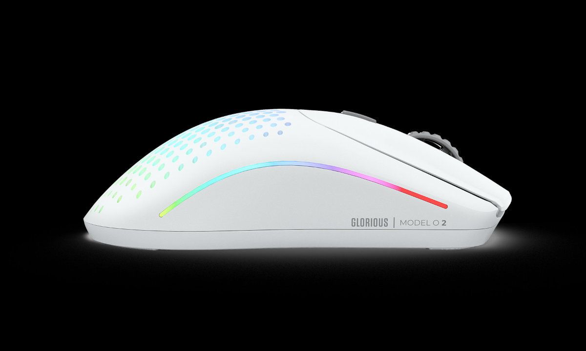 GLORIOUS Model O 2 Wireless sensor BAMF 2.0 śledzenie na poziomie 650 IPS, akcelerację 50G i rozdzielczość do 26 000 DPI funkcję Motion Sync Glorious CORE 1:1 - mysz od boku