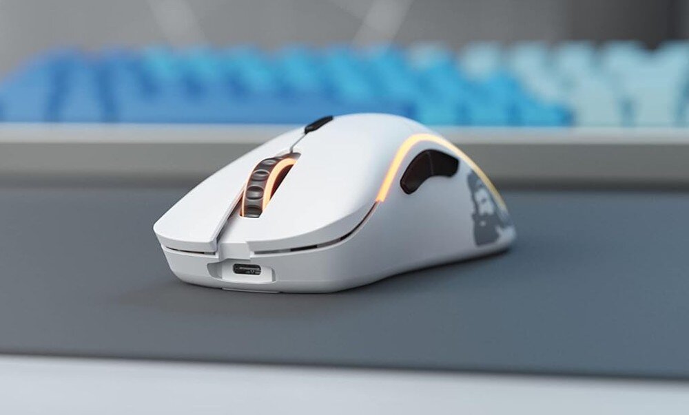 Mysz GLORIOUS Model D Biały wygląd opis